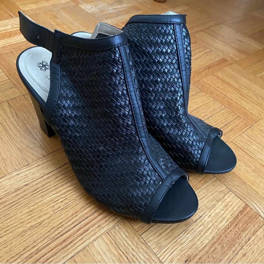 Cushion Walk Chloe Basket-Wave Peep-Toe Bootie